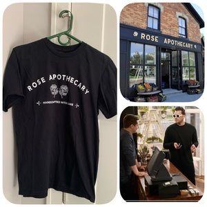 New women’s Schitts Creek T-shirt sz med.